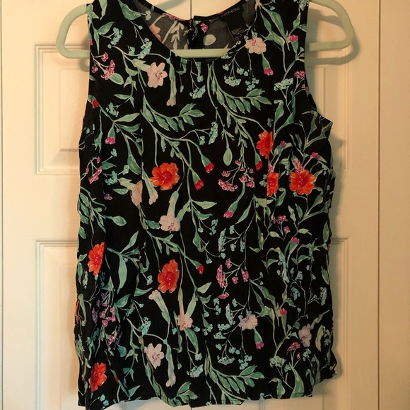 Floral print top with buttons down the back - Picture 1 of 2